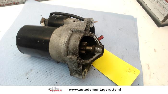 Startmotor van een Renault Megane II CC (EM) 2.0 16V 2004