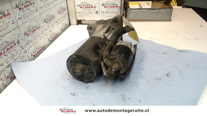 Startmotor van een Renault Megane II CC (EM) 2.0 16V 2004