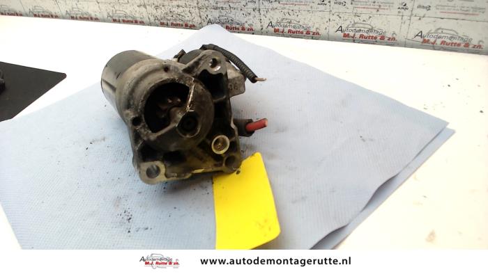 Startmotor van een Renault Megane II CC (EM) 2.0 16V 2004