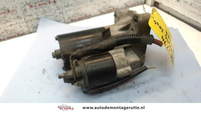 Startmotor van een Renault Megane II CC (EM) 2.0 16V 2004