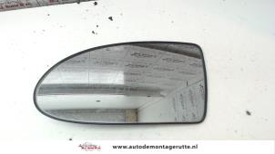 Gebruikte Spiegelglas links Hyundai Accent 1.6i 16V Prijs op aanvraag aangeboden door Autodemontage M.J. Rutte B.V.