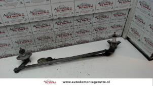 O118219 Gebruikte ruitenwis mechaniek Mazda Demio