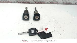 O81457 Gebruikte cilinderslot portier links Volkswagen Passat