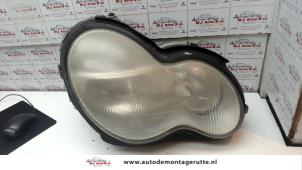 O73321 Gebruikte koplamp rechts Mercedes C-Klasse