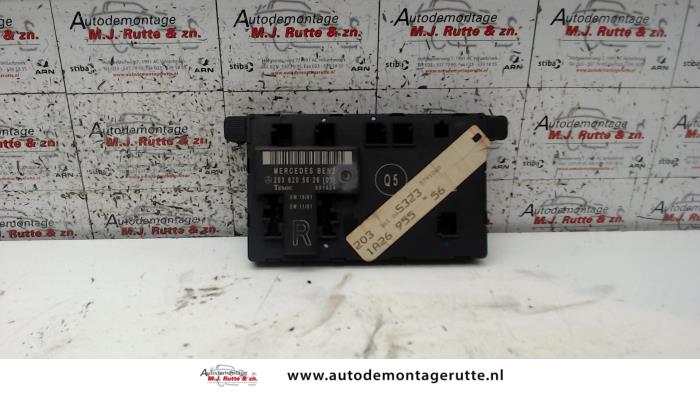 Module Centrale Deurvergrendeling van een Mercedes-Benz C (W203) 2.7 C-270 CDI 20V 2002