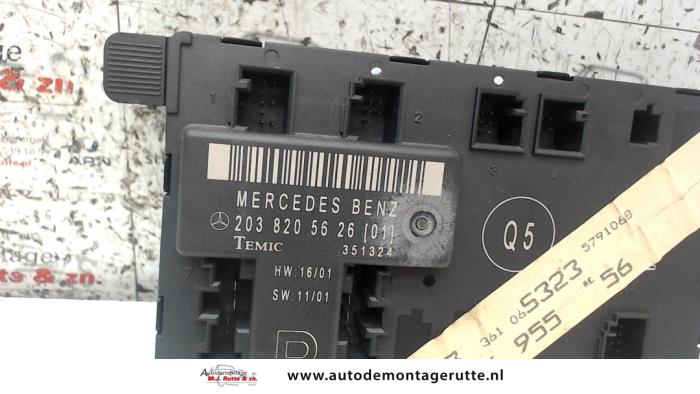 Module Centrale Deurvergrendeling van een Mercedes-Benz C (W203) 2.7 C-270 CDI 20V 2002