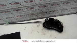 O84010 Gebruikte deurslot mechaniek 4deurs rechts-achter Peugeot 108