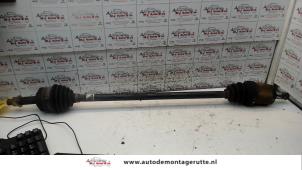 O111668 Gebruikte aandrijfas rechts-voor Nissan Almera