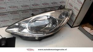 O72689 Gebruikte koplamp links Peugeot 1007