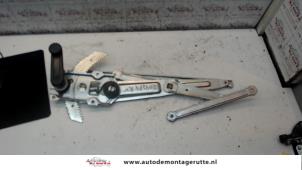 O79486 Gebruikte ruitmechaniek 4deurs rechts-voor Daihatsu Cuore