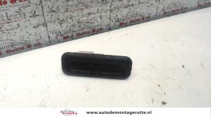 O90539 Gebruikte schakelaar achterklep Peugeot 1007