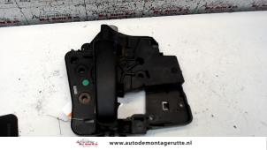 O79881 Gebruikte portiergreep 2deurs links Peugeot 1007