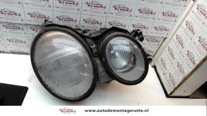 O73349 Gebruikte rechter koplamp Mercedes CLK