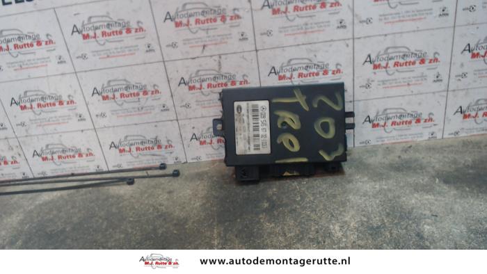 Trekhaak Module van een Mercedes-Benz C (W203) 2.2 C-200 CDI 16V 2003