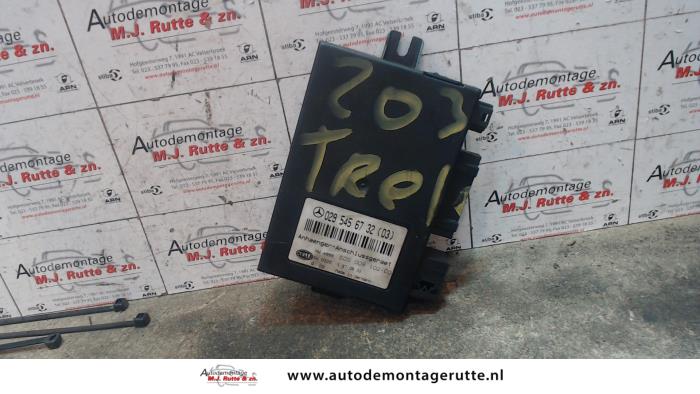 Trekhaak Module van een Mercedes-Benz C (W203) 2.2 C-200 CDI 16V 2003