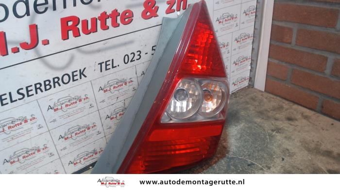 Achterlicht rechts van een Honda Jazz (GD/GE2/GE3) 1.2 i-DSi 2005