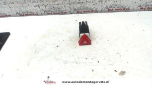 O104167 Gebruikte schakelaar paniekverlichting Volkswagen Golf
