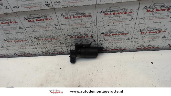 Gebruikte Ruitensproeierpomp voor Peugeot 107 O115482