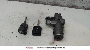 O114190 Gebruikte kontaktslot+sleutel Nissan Primera