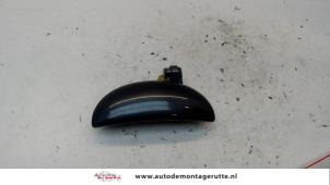 O79886 Gebruikte portiergreep 2deurs links Peugeot 107