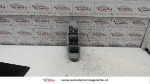 O107570 Gebruikte schakelaar elektrisch raam Nissan Almera Tino