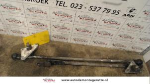 O118326 Gebruikte ruitenwis mechaniek Toyota Starlet