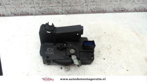 O82882 Gebruikte slotmechaniek portier 4deurs links-voor Opel Astra