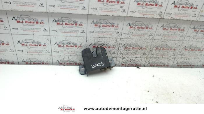 Gebruikte Slotmechaniek Achterklep Volkswagen Golf O91647
