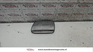 Gebruikte Spiegelglas links Peugeot 307 CC (3B) 1.6 16V Prijs op aanvraag aangeboden door Autodemontage M.J. Rutte B.V.