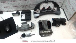 O113668 Gebruikte kontaktslot + computer Opel Corsa