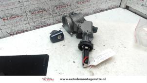 O114046 Gebruikte sleutel+contactslot Opel Corsa