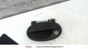 O80074 Gebruikte deurgreep 4deurs links-voor Opel Corsa