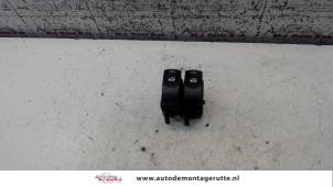 O107958 Gebruikte schakelaar elektrisch raam Renault Clio