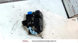 O82413 Gebruikte portierslot mechaniek 2deurs links Volkswagen Golf