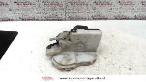 O82384 Gebruikte deurslot mechaniek 2deurs links Volkswagen Polo