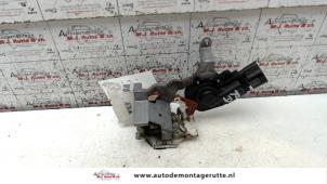O84006 Gebruikte slotmechaniek portier 4deurs rechts-achter Citroen C1