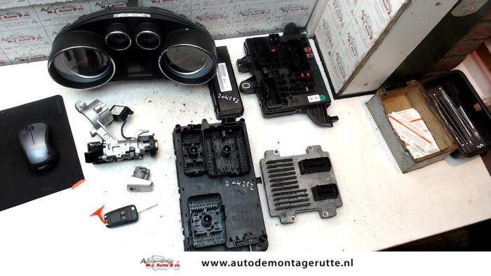 Gebruikte Kontaktslot + computer Opel Insignia O113654