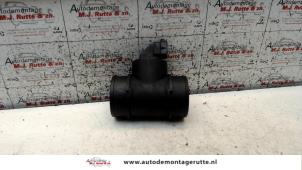O115916 Gebruikte luchtmassameter Opel Astra