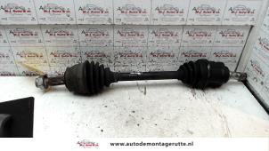 O111020 Gebruikte homokineetas links-voor Opel Corsa