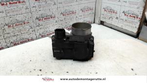 O122900 Gebruikte gasklephuis Nissan Primera