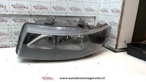 O73075 Gebruikte linker koplamp Seat Leon