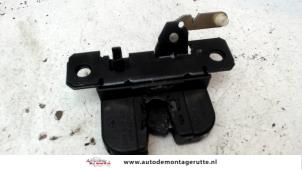 O91998 Gebruikte slotmechaniek achterklep Seat Leon