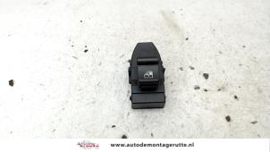 O107361 Gebruikte schakelaar elektrisch raam Alfa Romeo 159