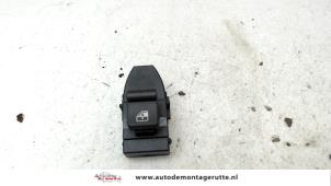 O107362 Gebruikte schakelaar elektrisch raam Alfa Romeo 159