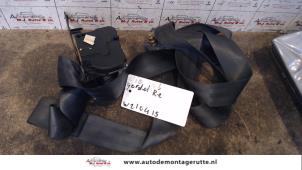 O110719 Gebruikte veiligheidsgordel rechts-voor Renault Clio