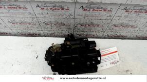 O82377 Gebruikte slotmechaniek portier 2deurs links Volkswagen Beetle