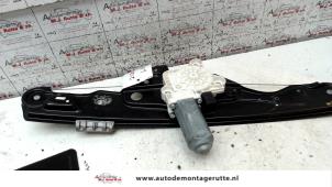 O88832 Gebruikte raammechaniek 4deurs links-achter Mercedes E-Klasse