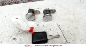 O81944 Gebruikte portierslot cilinder rechts Renault Clio