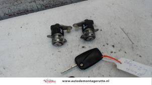 O81491 Gebruikte portierslot cilinder links Fiat Punto Grande