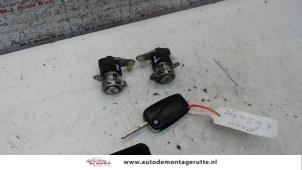 O81881 Gebruikte cilinderslot portier rechts Fiat Punto Grande